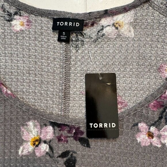 Torrid Floral Waffle Knit Top Sz 5 Gray Multicolor Long Sleeve Scoop Neck NEW - Picture 5 of 16